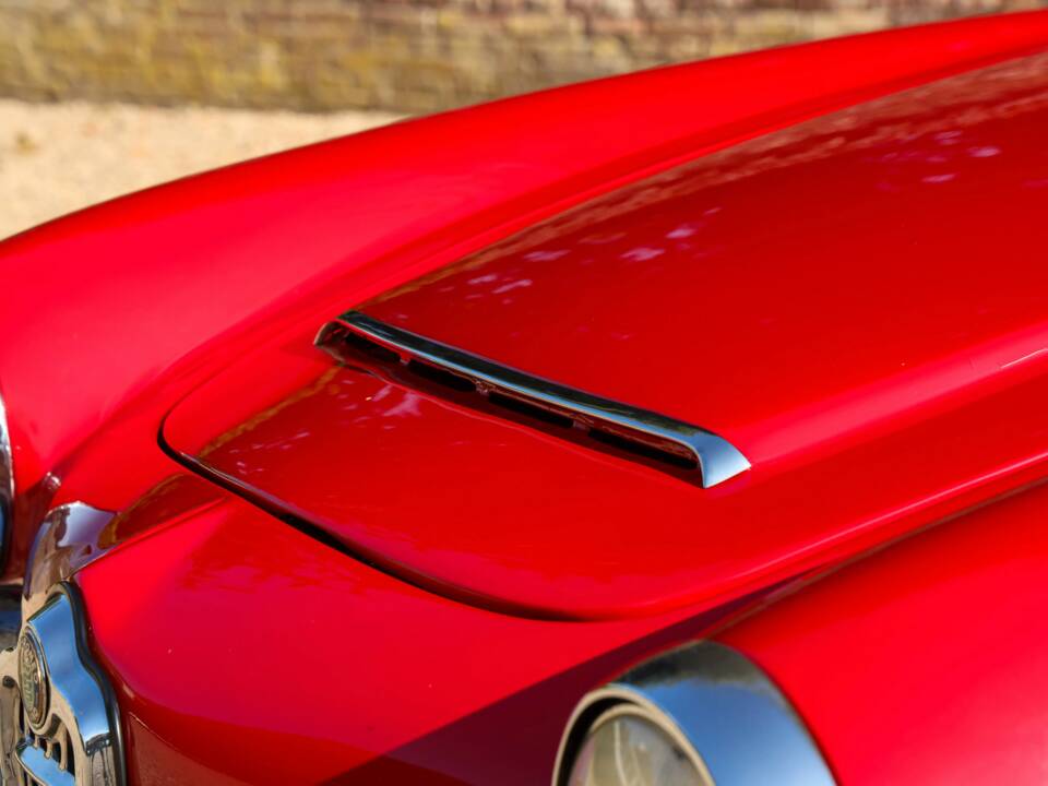 Image 11/50 of Alfa Romeo Giulia 1600 Spider (1963)