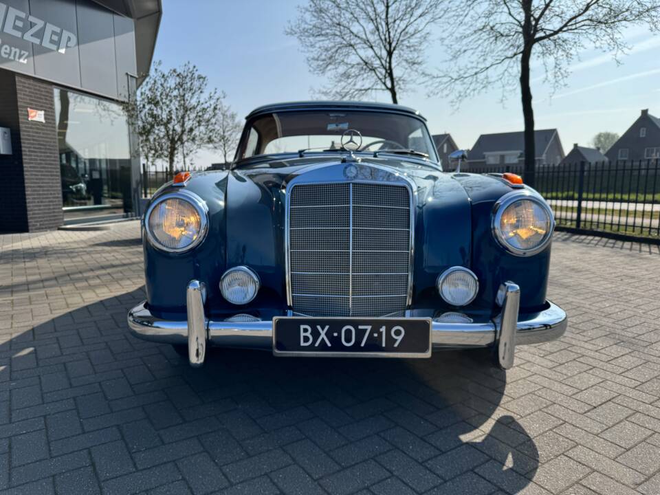 Afbeelding 5/16 van Mercedes-Benz 220 SE (1960)