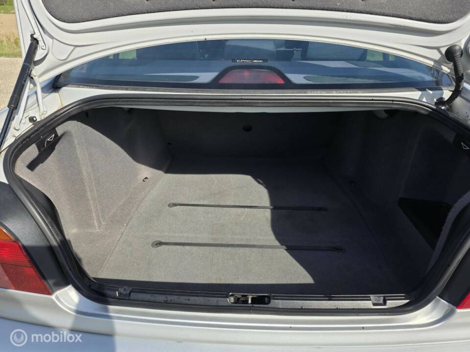 Imagen 27/37 de BMW 523i (1999)