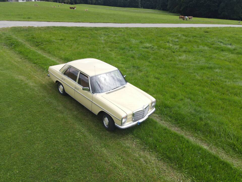 Immagine 1/32 di Mercedes-Benz 200 (1974)