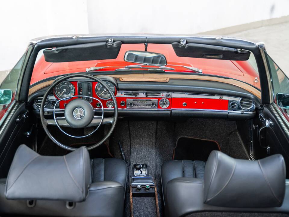 Image 25/35 of Mercedes-Benz 280 SL (1970)