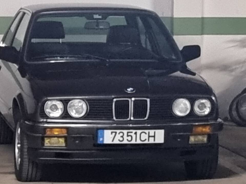 Image 97/100 of BMW 323i (1984)