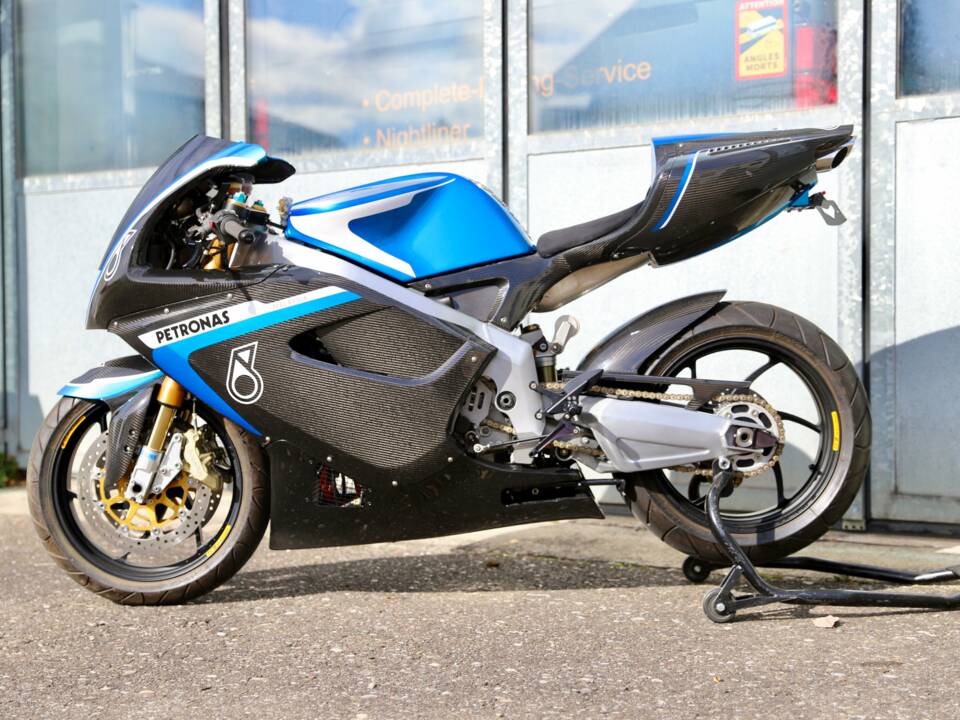 Image 16/69 of Petronas FP1 (2003)