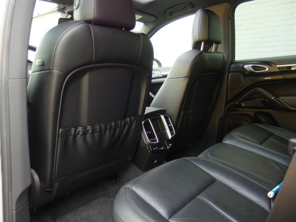 Image 68/98 of Porsche Cayenne S (2010)