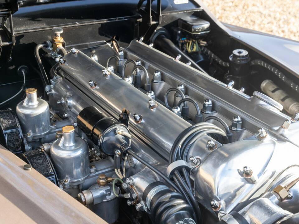 Image 30/50 of Jaguar XK 120 OTS (1952)