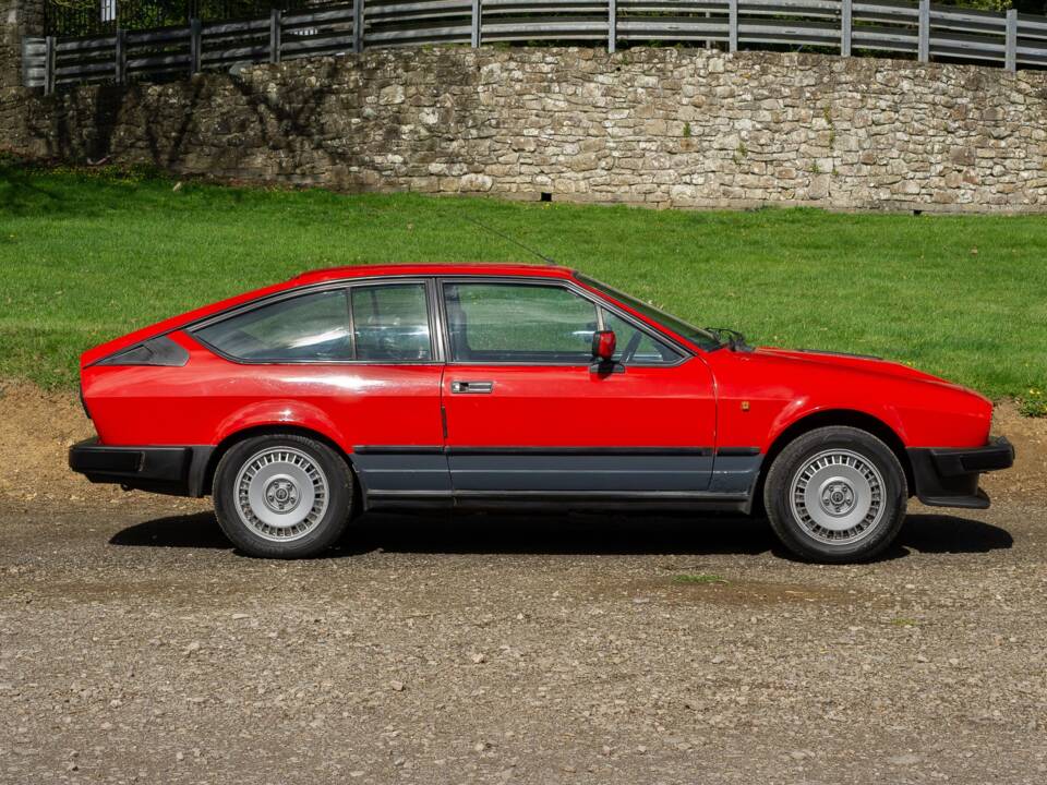 Image 7/24 of Alfa Romeo GTV6 3.0 (1984)