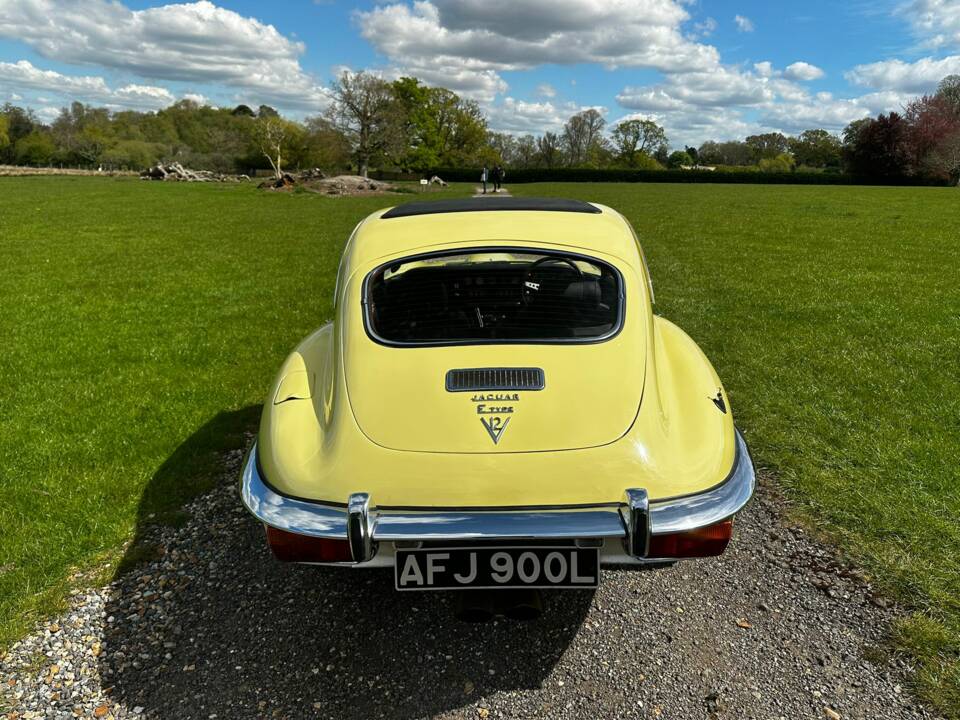 Imagen 12/39 de Jaguar E-Type V12 (2+2) (1972)