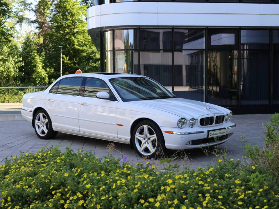 Imagen 20/77 de Jaguar XJ 8 4.2 (2005)