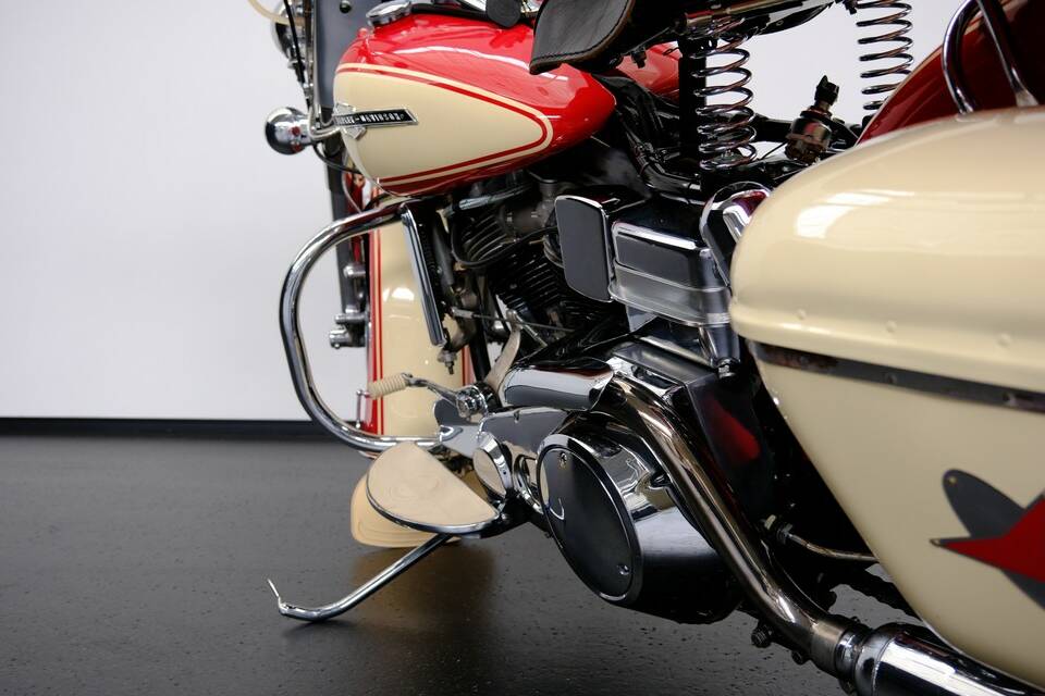 Image 54/75 of Harley-Davidson FL Panhead (1965)