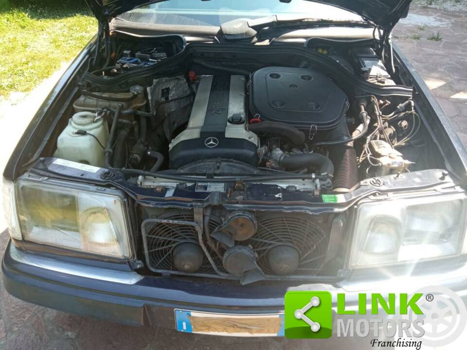 Image 7/8 of Mercedes-Benz 300 CE-24 (1992)