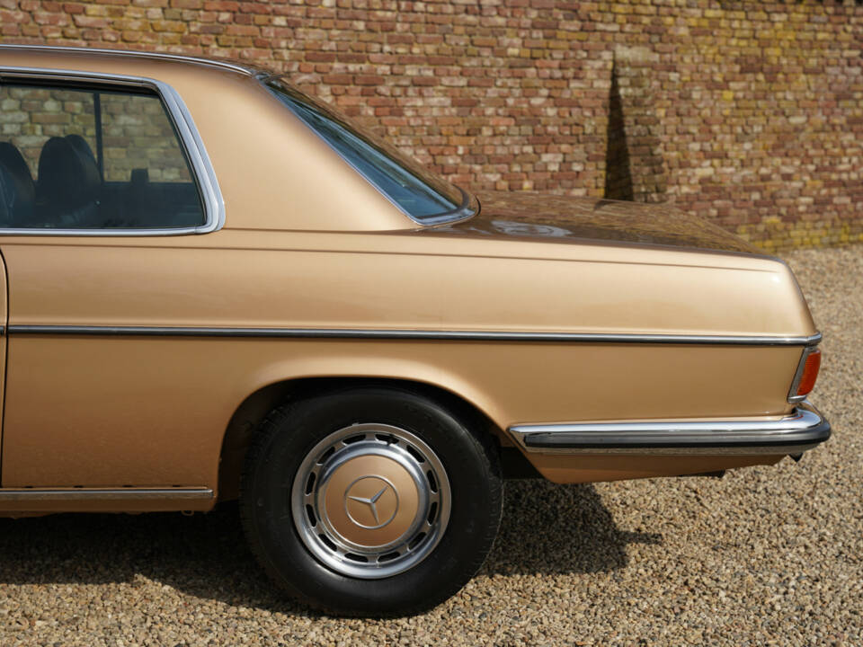 Image 33/50 of Mercedes-Benz 250 CE (1972)