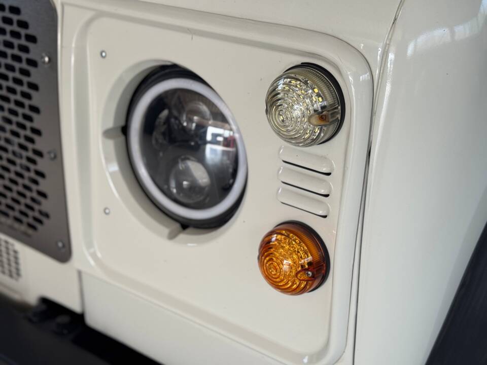 Bild 18/61 von Land Rover Defender 90 Td5 (2000)