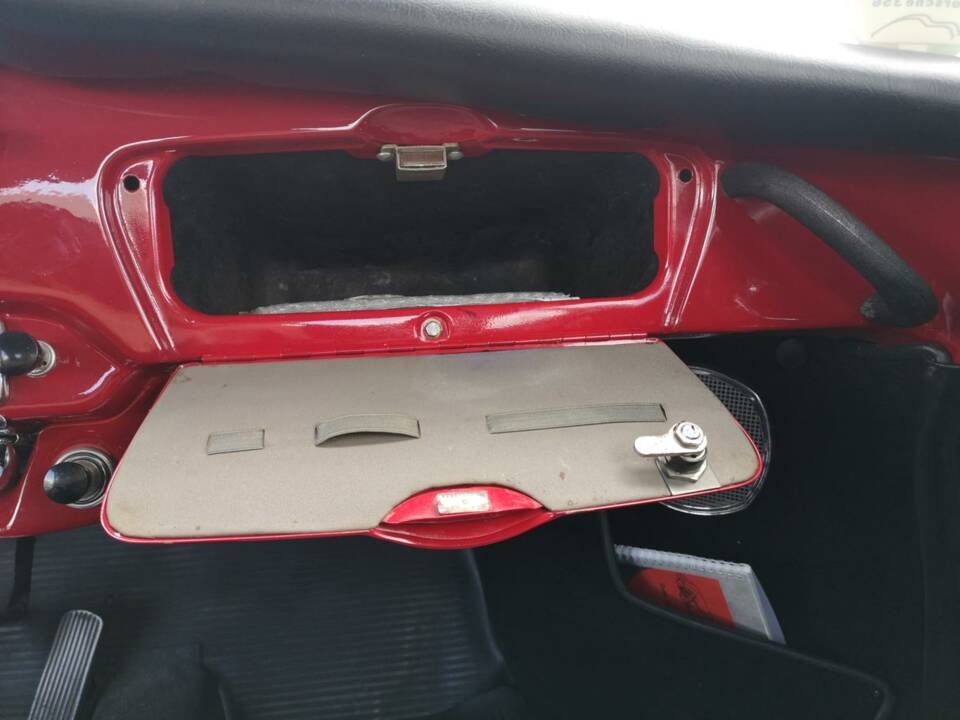 Image 13/63 of Porsche 356 C 1600 (1963)