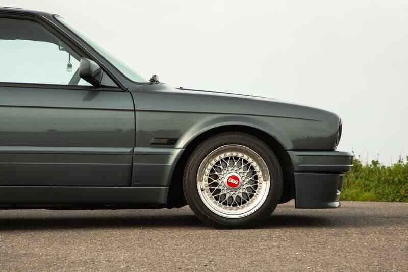 Image 11/50 of BMW 325i (1990)