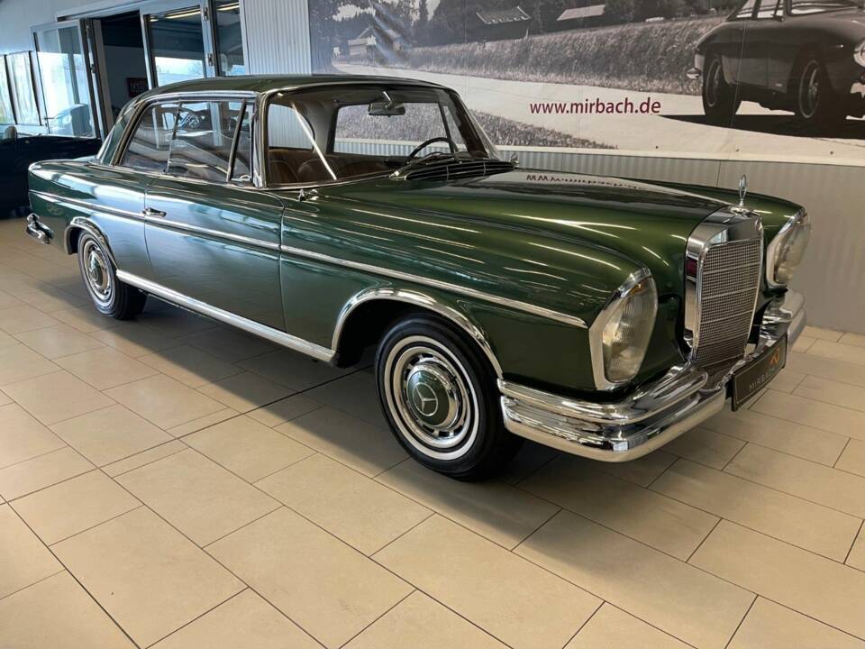 Image 4/15 of Mercedes-Benz 300 SE (1963)