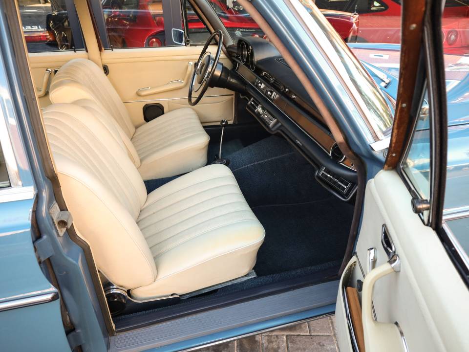 Afbeelding 13/76 van Mercedes-Benz 280 SE (1968)