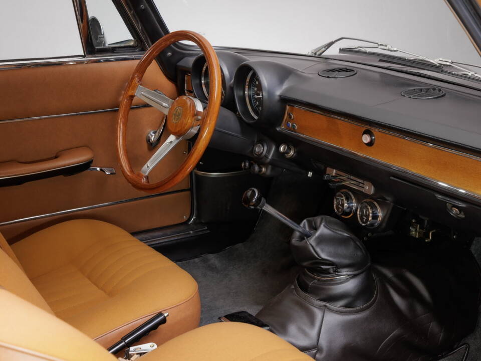 Immagine 26/35 di Alfa Romeo Giulia 1300 GT Junior (1973)