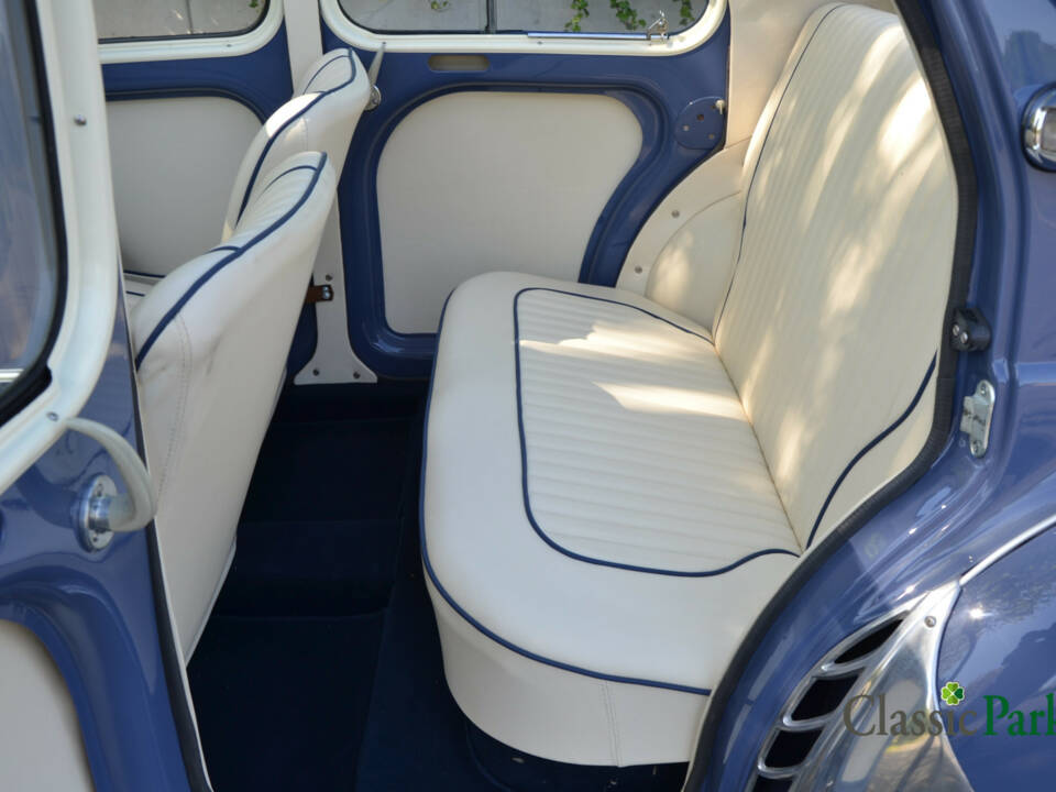 Image 12/50 of Renault 4 CV Décapotable (1954)
