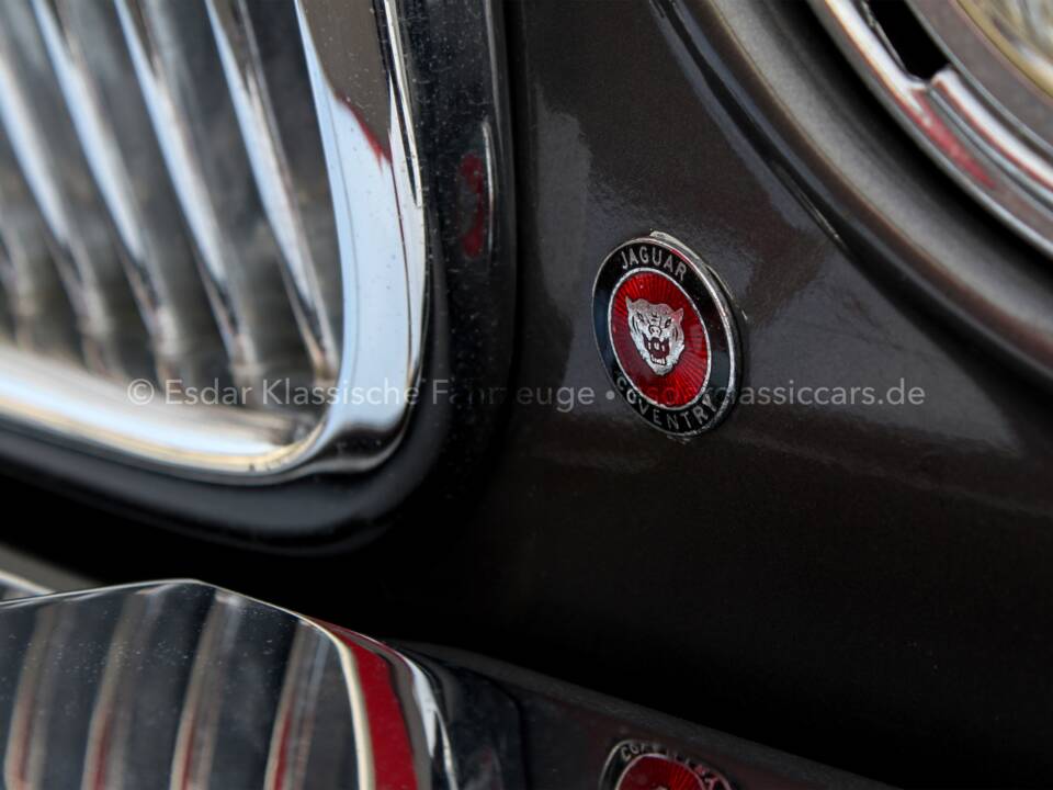 Immagine 38/46 di Jaguar XJ 12 (1986)