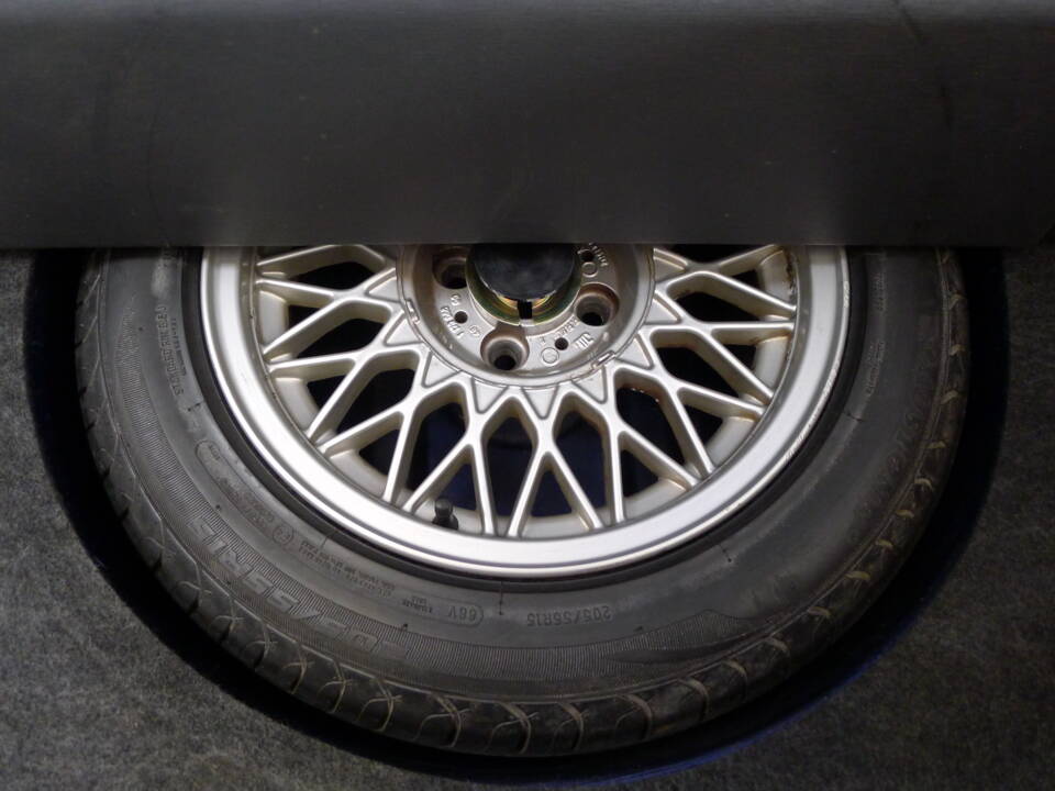 Image 17/37 of BMW 325i (1991)