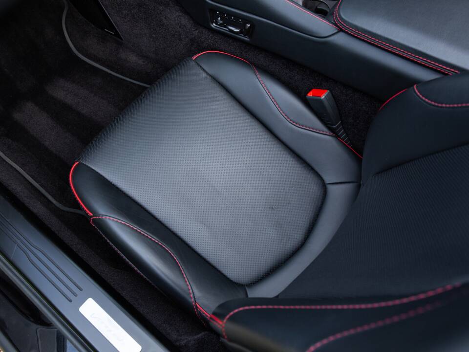 Immagine 45/72 di Aston Martin Vanquish Volante (2016)