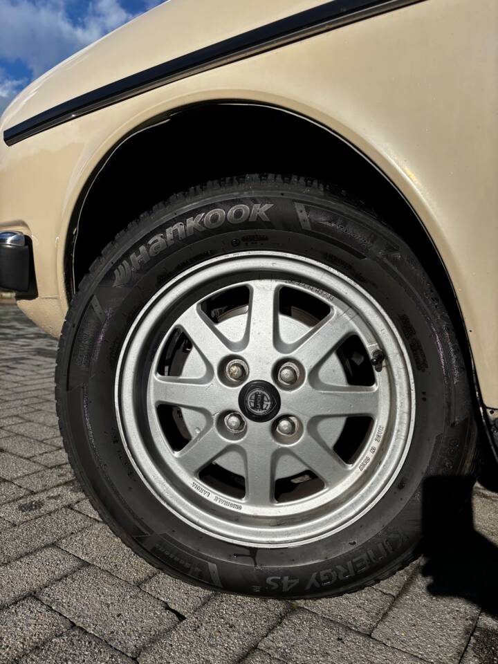 Image 13/16 de Lancia Trevi 2000 I.E. (1982)