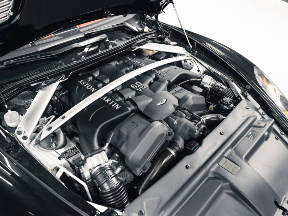 Image 20/38 of Aston Martin Virage (2012)