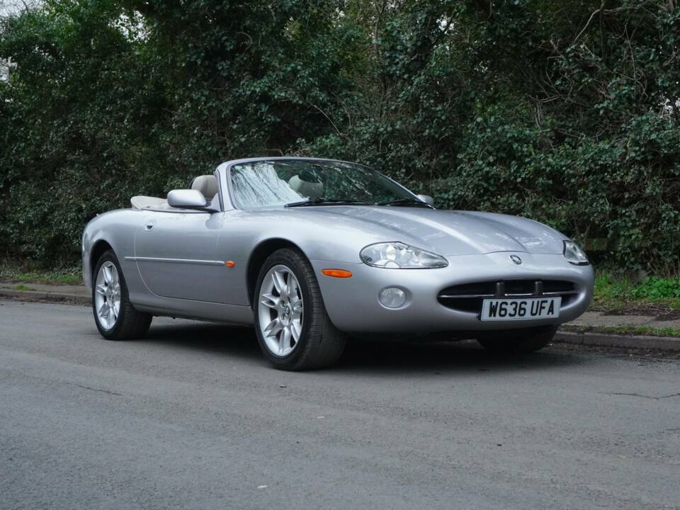 Image 1/19 of Jaguar XK8 4.0 (2001)