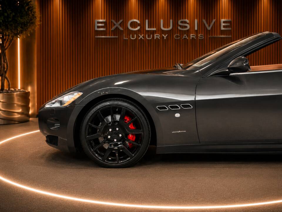 Bild 15/59 von Maserati GranCabrio 4.7 (2010)