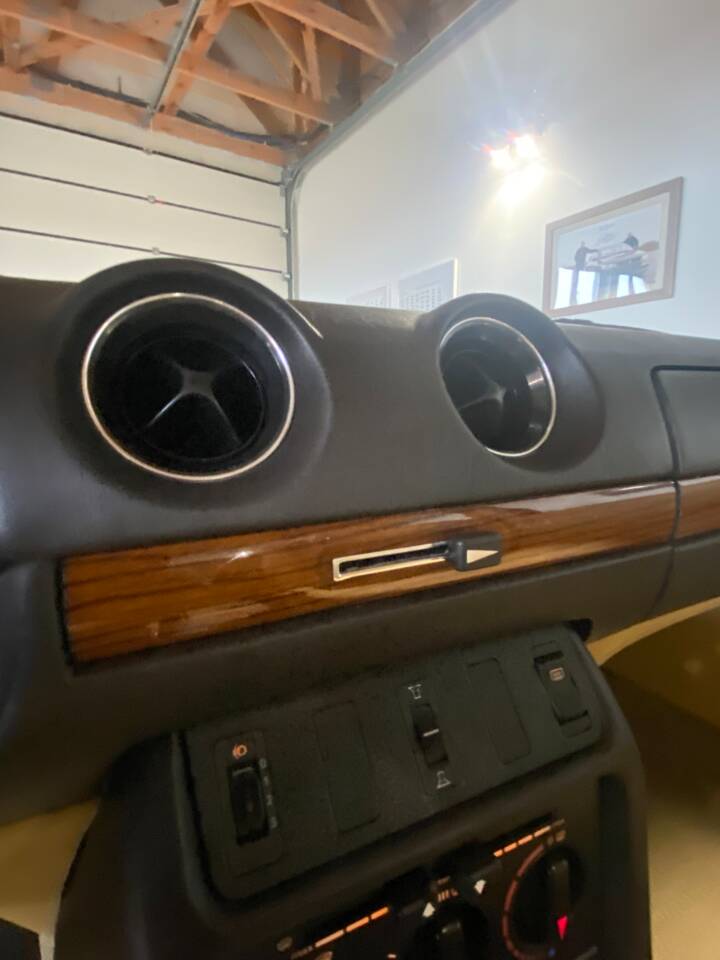 Image 23/100 of Mercedes-Benz 300 D (1983)