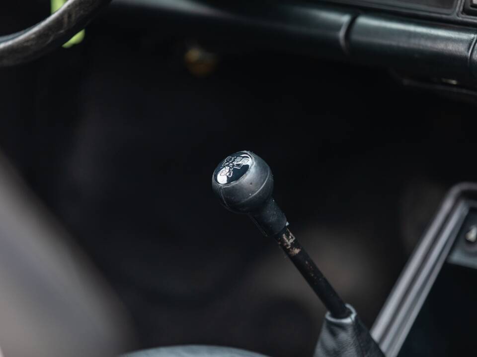 Afbeelding 35/45 van Porsche 911 Carrera 3.2 (WTL) (1988)