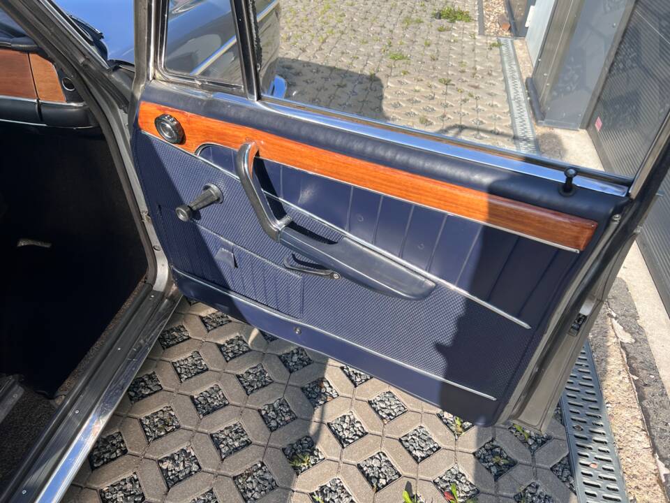 Image 25/30 of BMW 2000 tilux (1968)
