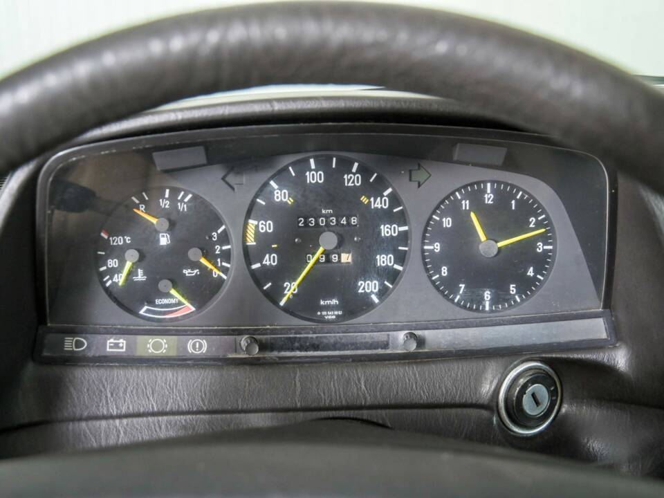 Afbeelding 15/50 van Mercedes-Benz 200 T (1982)