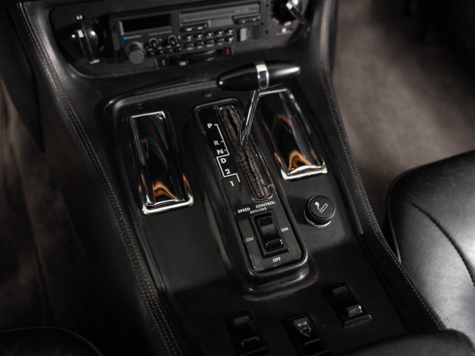 Image 19/26 of Jaguar XJ-S V12 Lynx Eventer (1985)