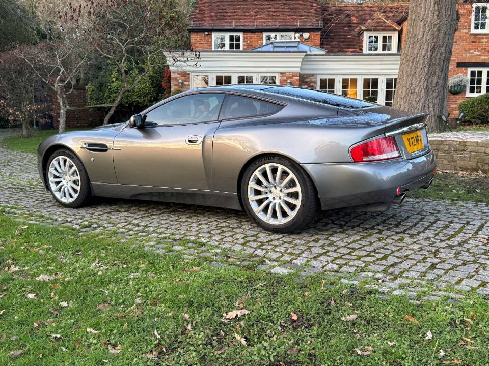 Image 10/29 of Aston Martin V12 Vanquish (2002)
