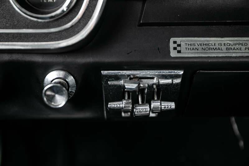 Image 17/38 of Ford Shelby GT 350H (1966)