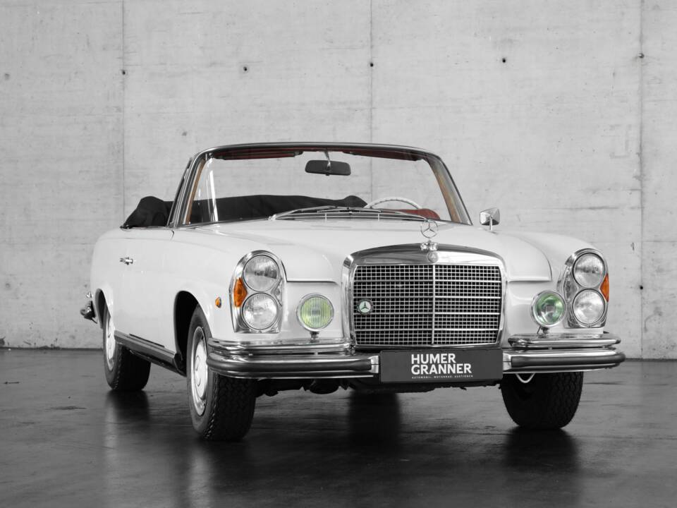 Image 13/50 of Mercedes-Benz 280 SE 3,5 (1969)