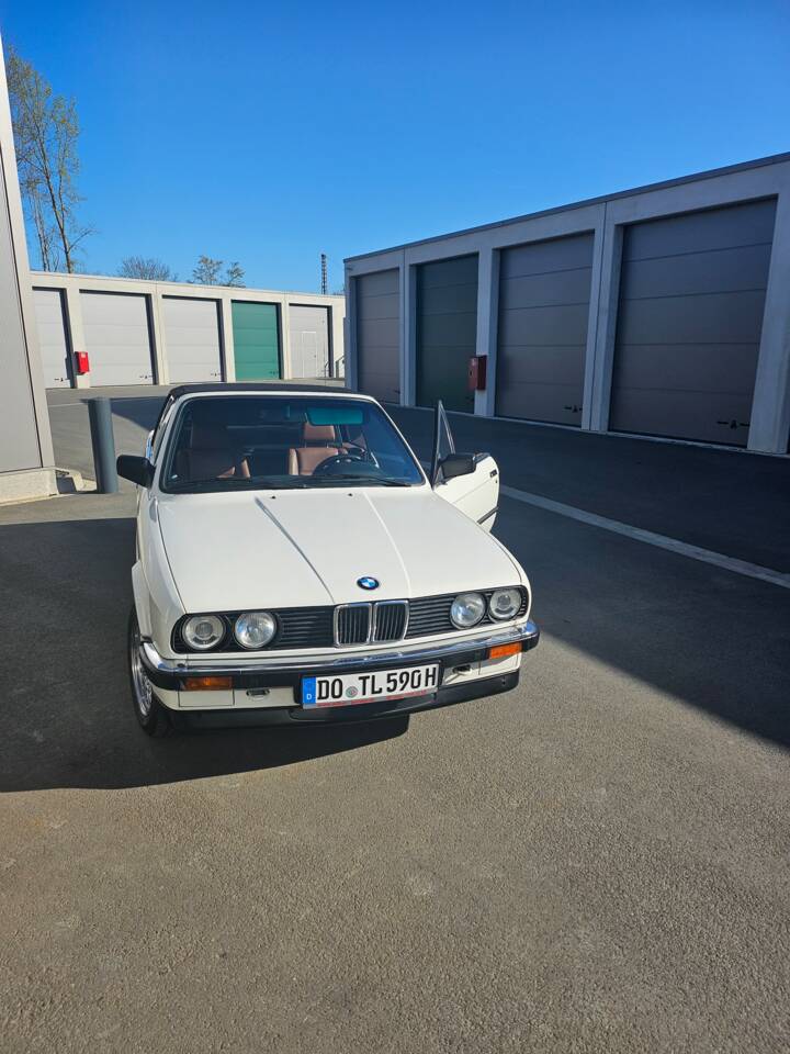 Immagine 28/67 di BMW 320i (1990)