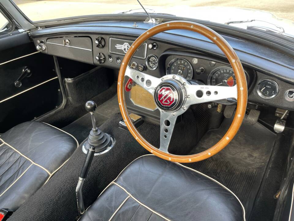 Image 8/11 de MG MGC (1967)
