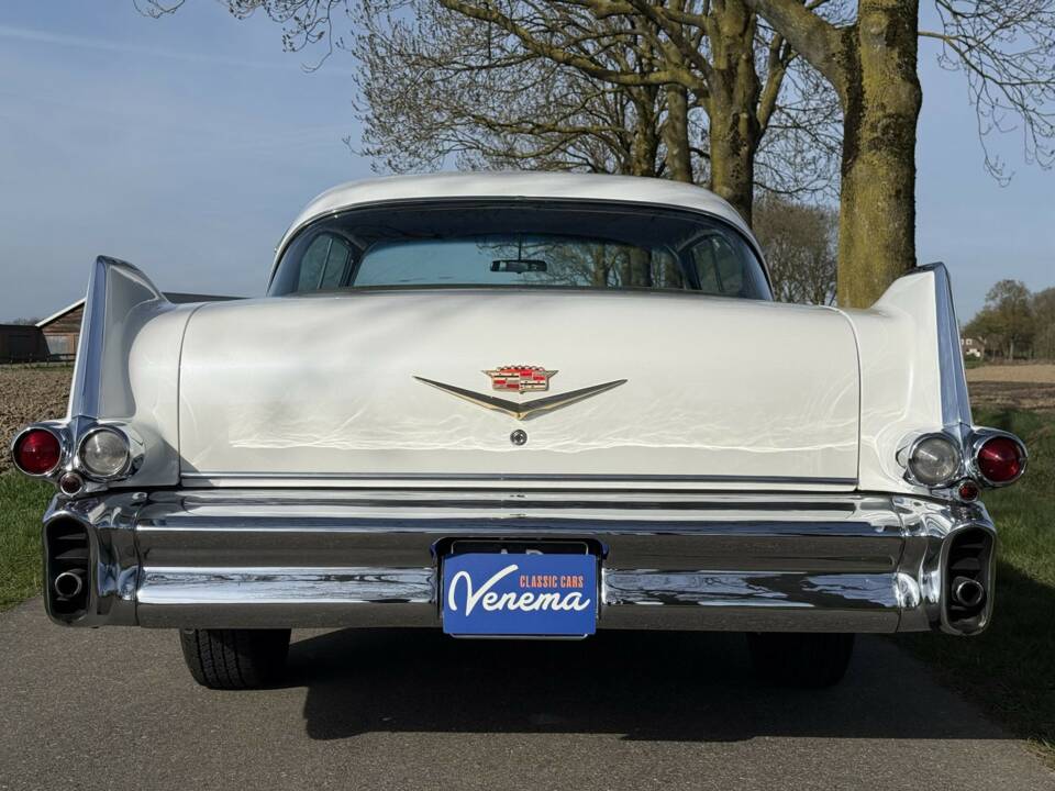 Image 5/36 of Cadillac 62 Sedan DeVille (1957)