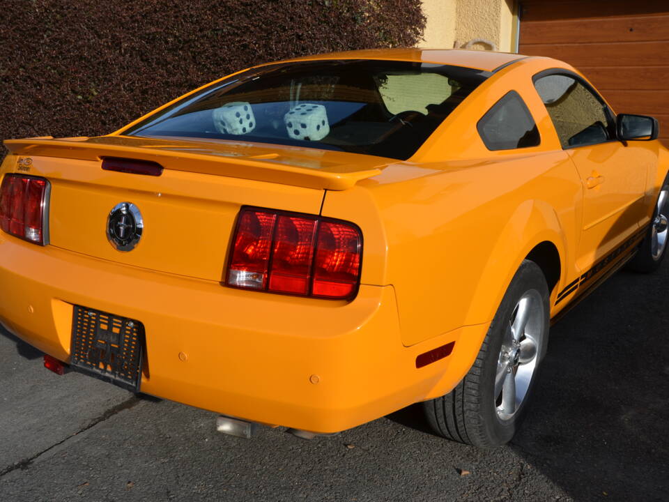 Imagen 11/18 de Ford Mustang V6 (2006)