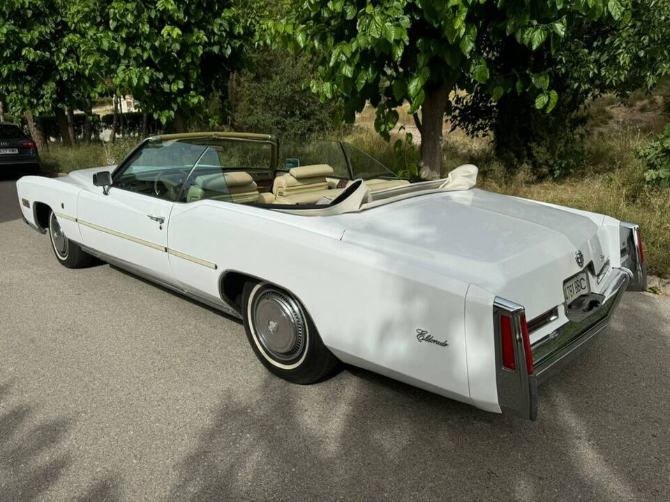 Image 4/8 of Cadillac Fleetwood Eldorado Convertible (1976)