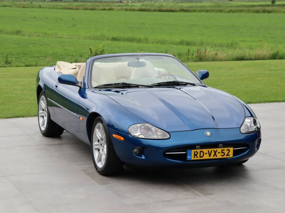 Image 39/50 de Jaguar XK8 4.0 (1997)