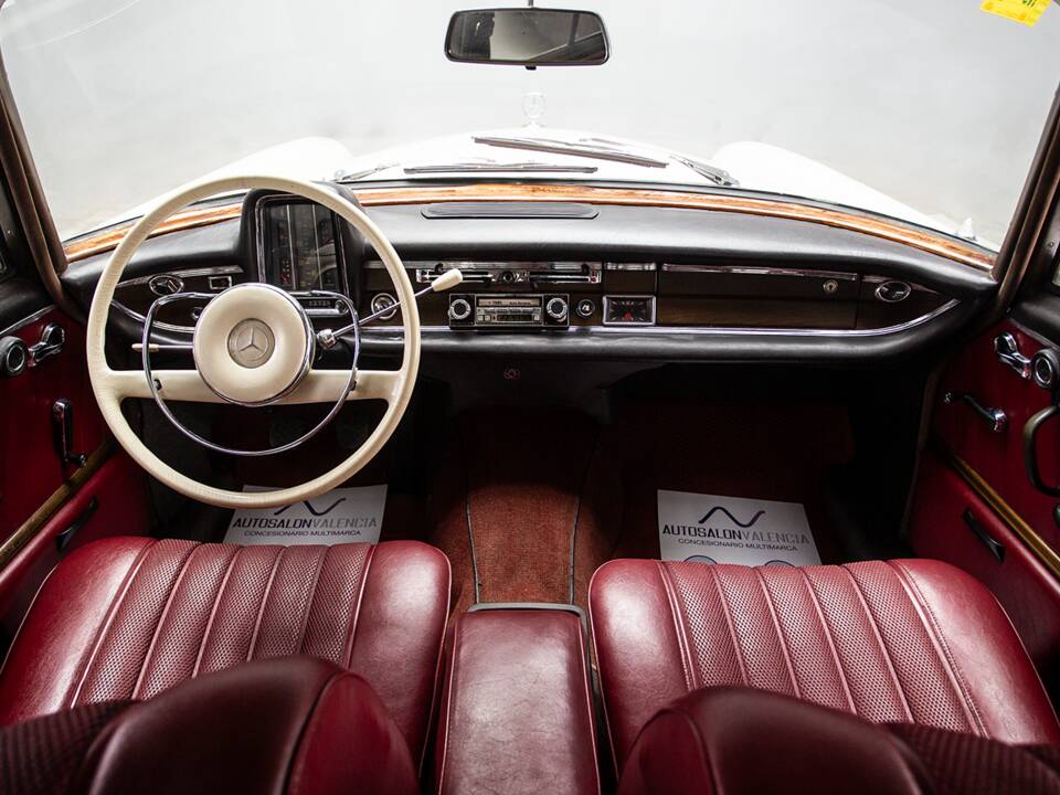Bild 10/32 von Mercedes-Benz 220 SE b (1965)