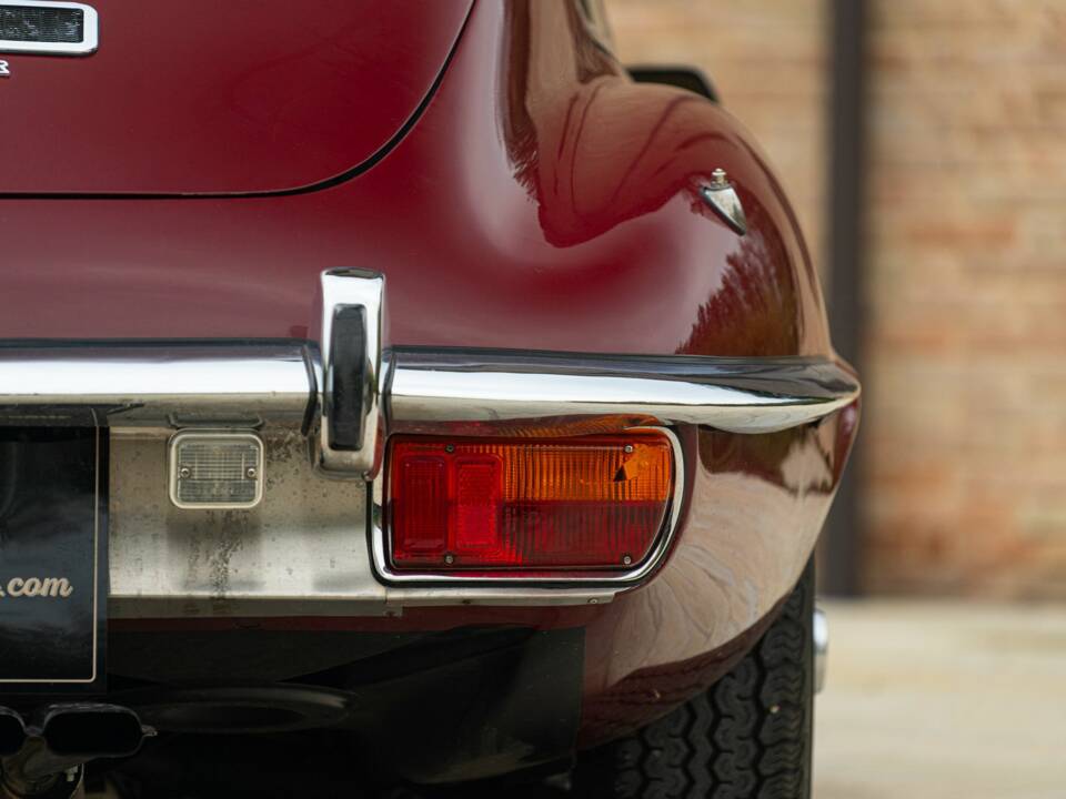 Imagen 32/50 de Jaguar E-Type V12 (2+2) (1972)