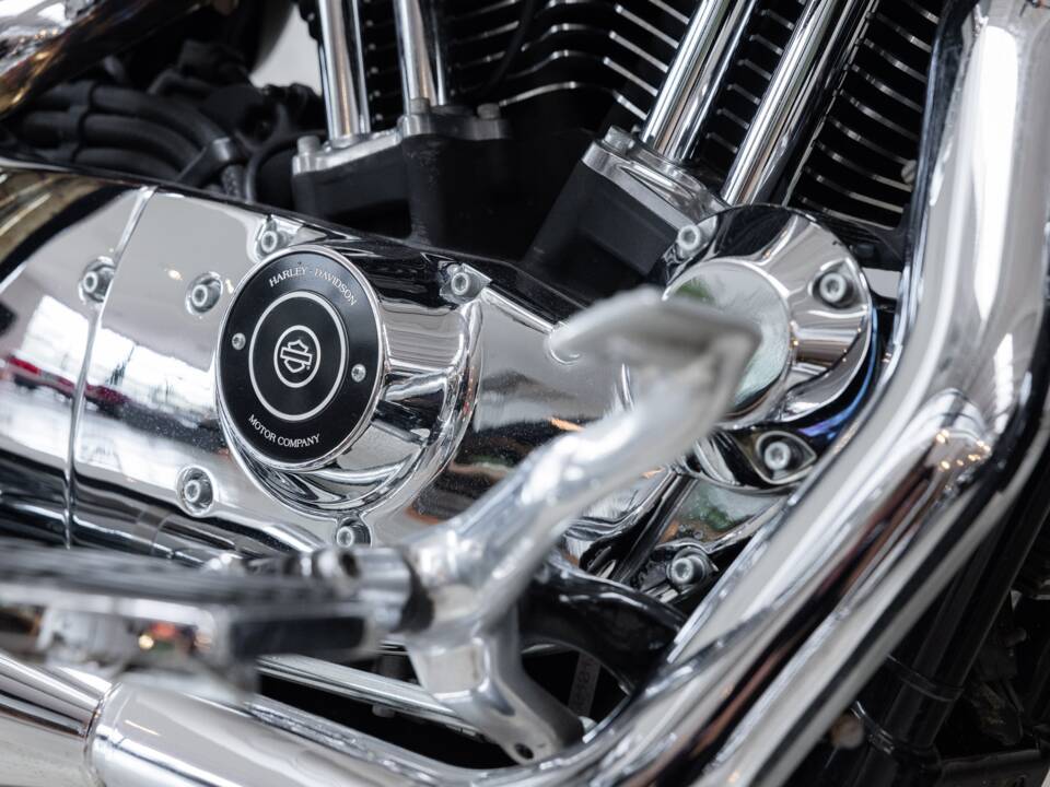 Image 23/32 of Harley-Davidson DUMMY (2006)