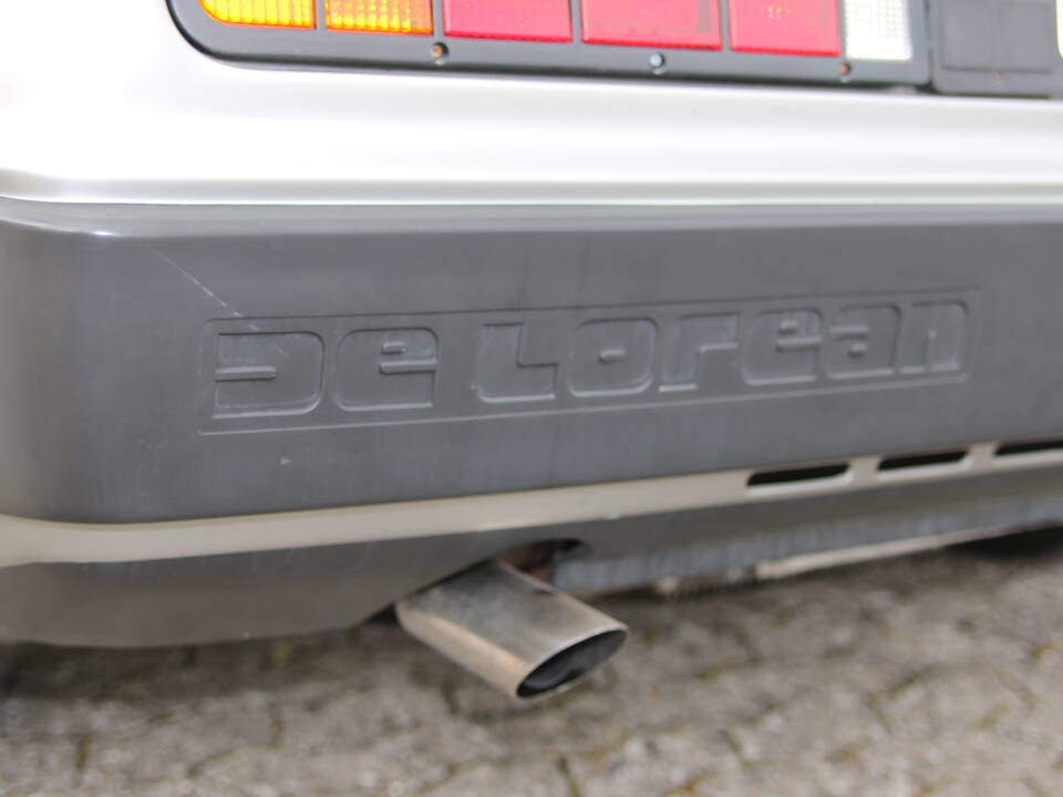 Image 51/92 of DeLorean DMC-12 (1982)