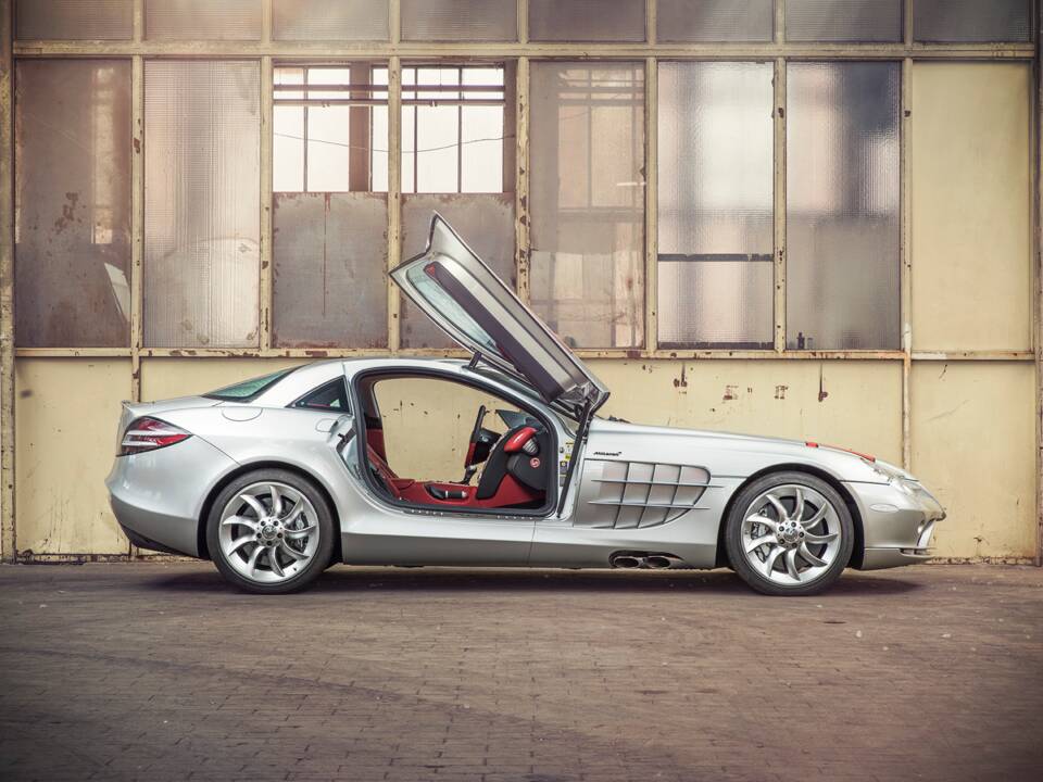 Image 20/61 of Mercedes-Benz SLR McLaren (2004)