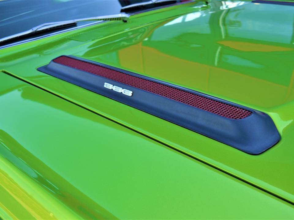 Image 22/43 of Plymouth Road Runner Hardtop Coupe (1968)