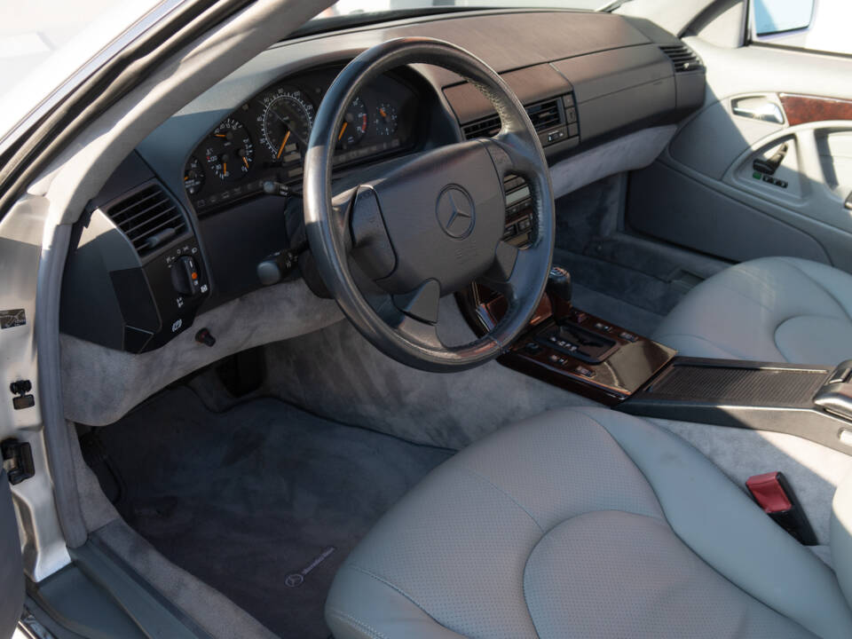 Bild 8/75 von Mercedes-Benz SL 500 (1997)